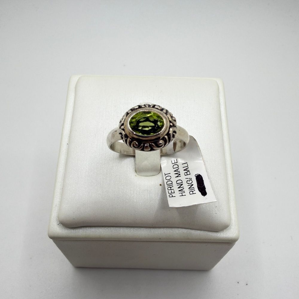 NWT 6x7mm faceted oval cut PERIDOT solitaire ring in Bali Sterling silver!
